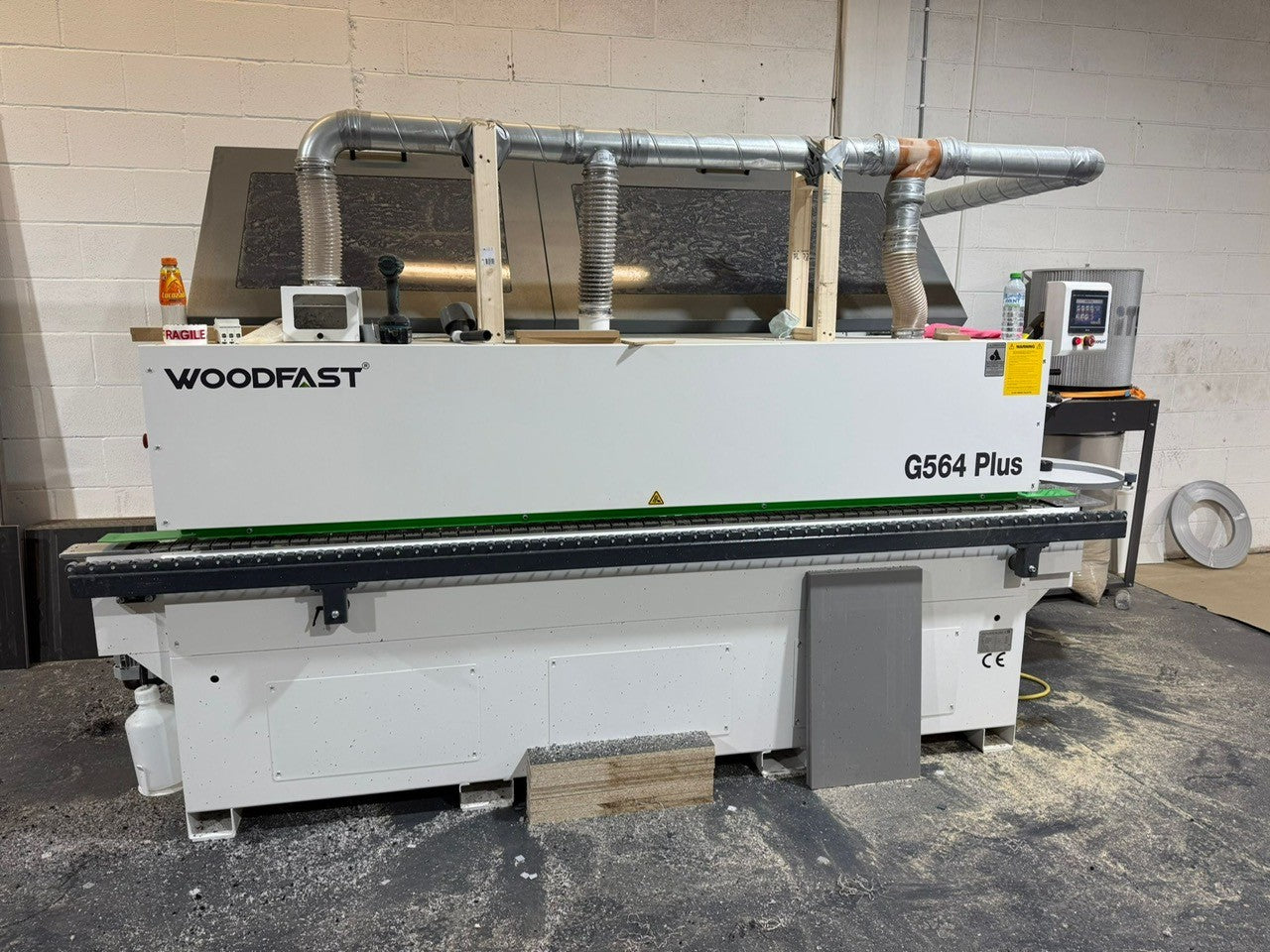 Woodfast G564 PLUS Edgebander with Pre-Milling, Corner Rounding & spraying