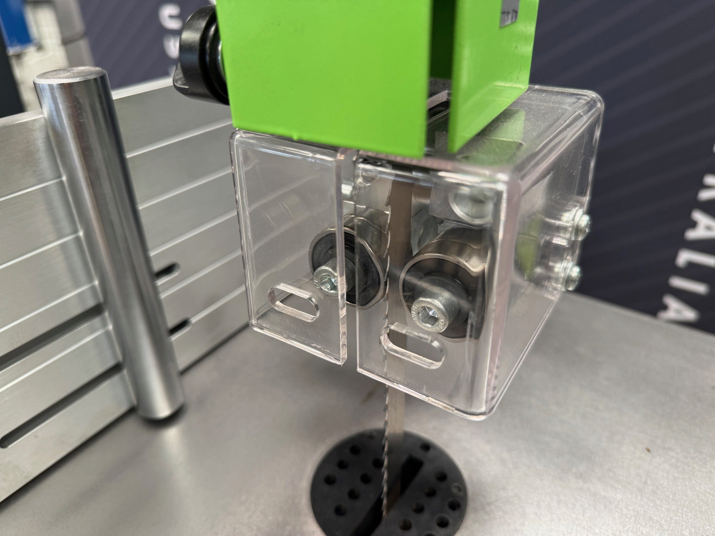 Woodfast 450mm (18") Electronic Variable Speed Wood / Metal Bandsaw 2.5HP 240V BS450A-EVS