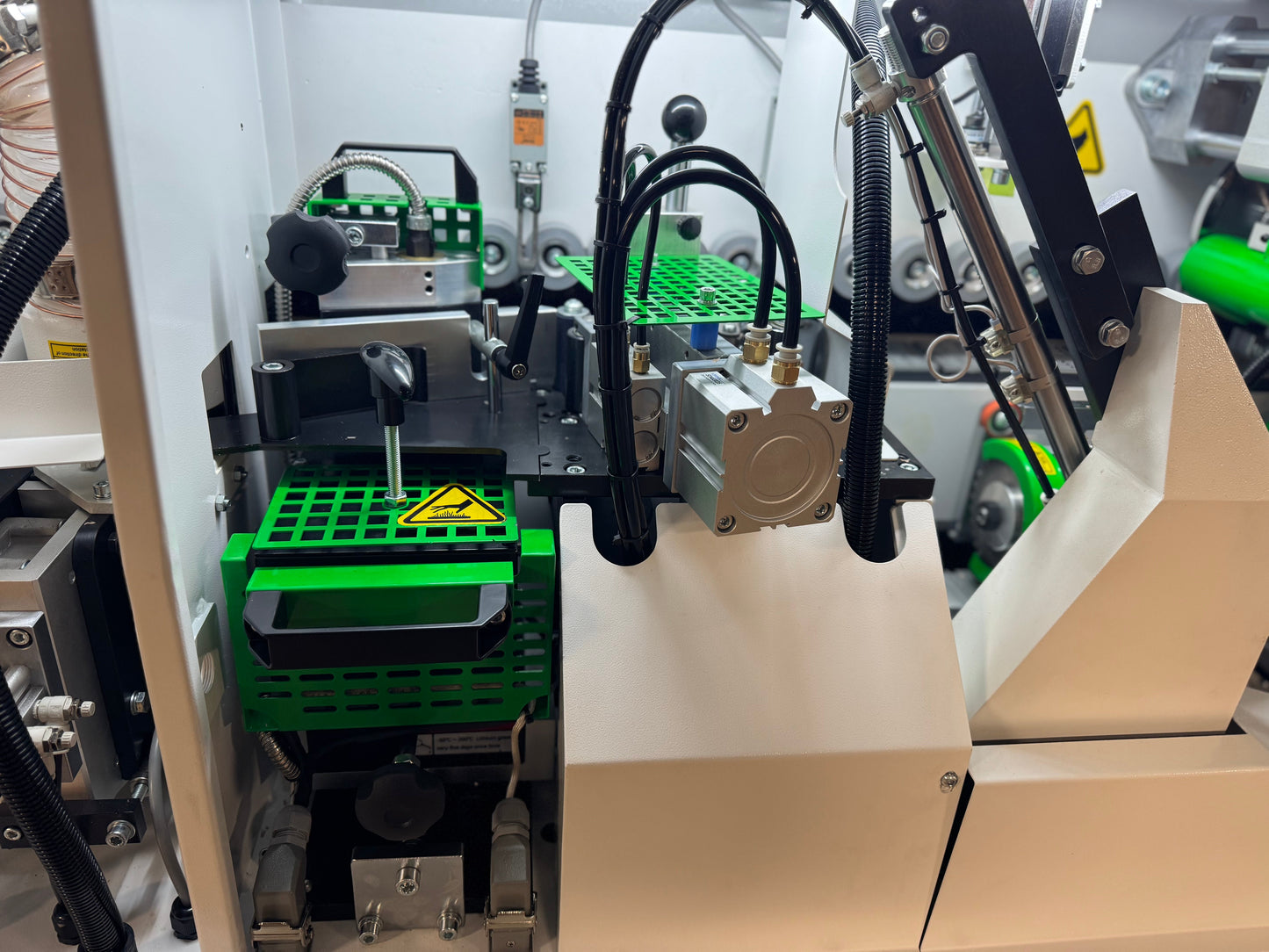 Woodfast EB560 Edgebander with Pre-milling