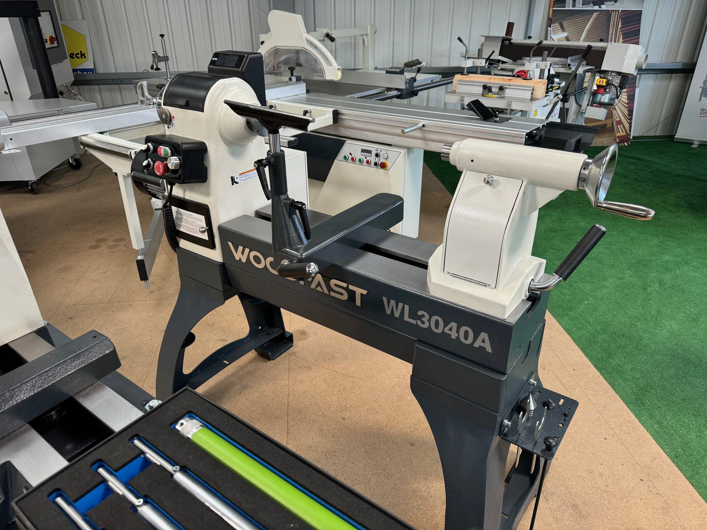 WL3040A- Super Heavy Wood turning Lathe *Patented motorised bed*
