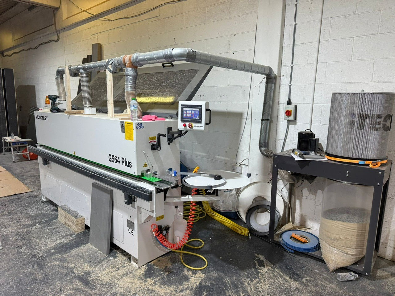 Woodfast G564 PLUS  Edgebander with Pre-Milling, Corner Rounding & spraying