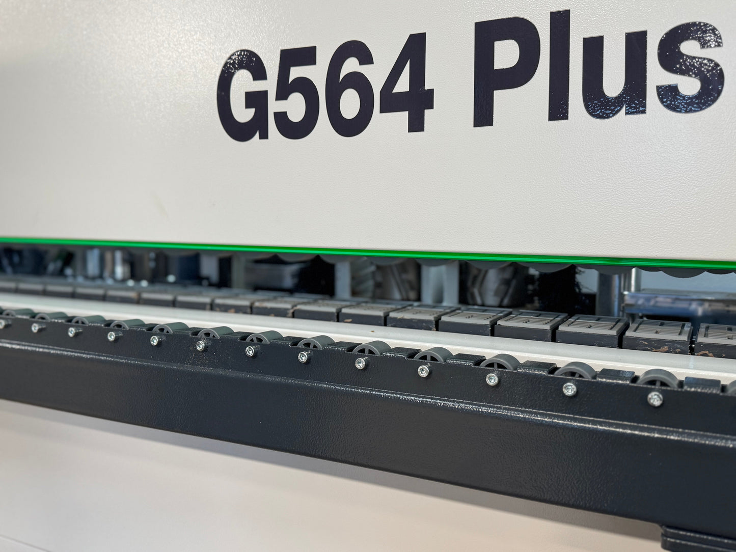 Woodfast G564 PLUS  Edgebander with Pre-Milling, Corner Rounding & spraying