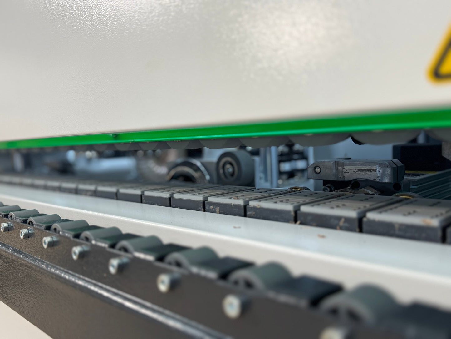 Woodfast G564 PLUS  Edgebander with Pre-Milling, Corner Rounding & spraying