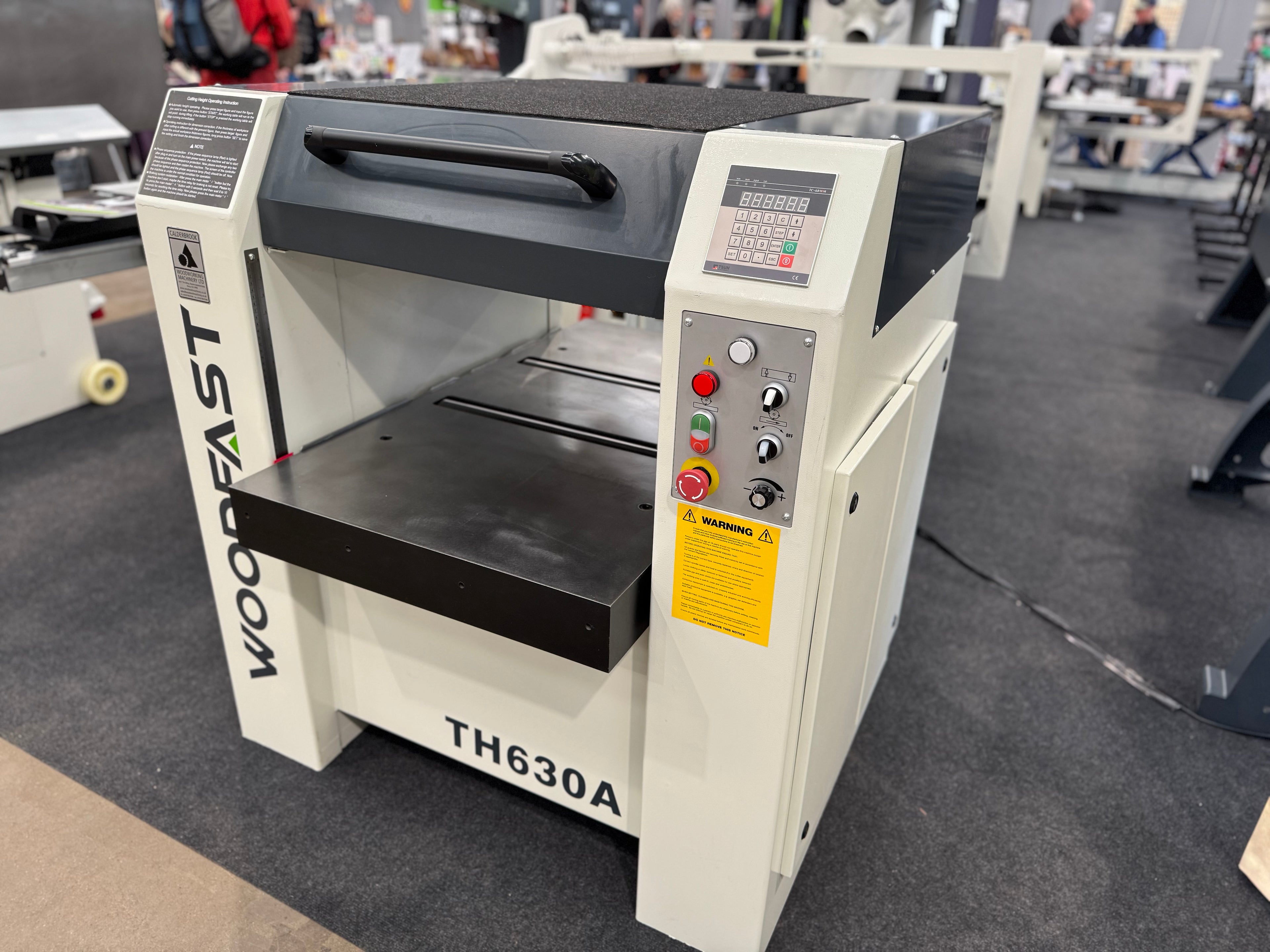 Woodfast TH630A Thickness Planer with spiral head block